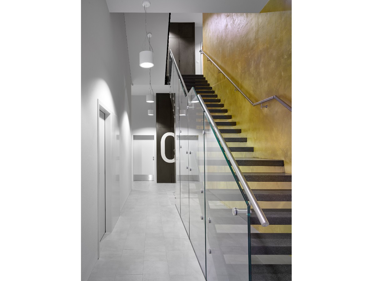 nuselska_apartment_building_corridor_01_res_mod